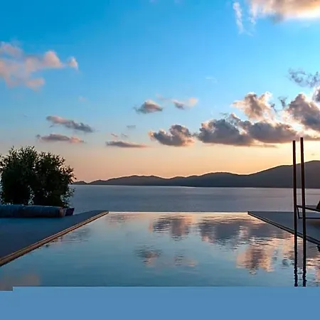 Ego In Ξενοδοχείο
